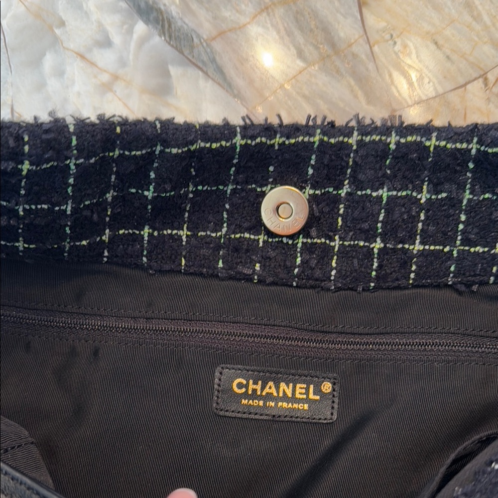 CHANEL Tan and Black Hobo Bag with Chunky Chain Handle - Picture 8 of 11